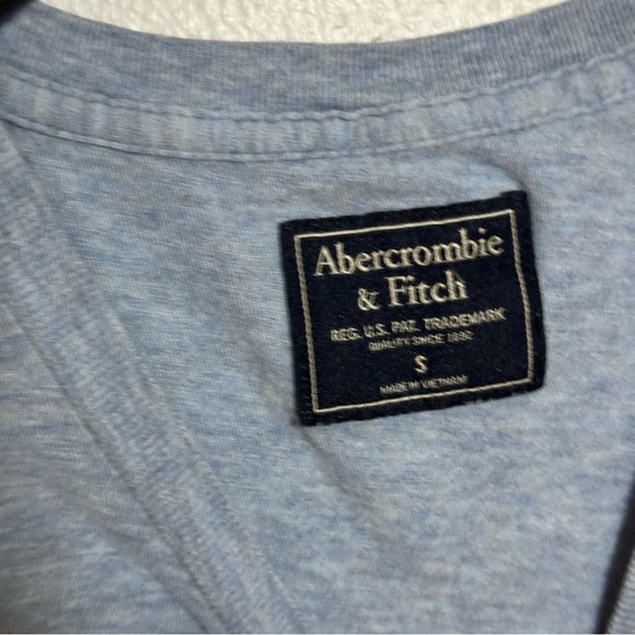 Abercrombie & Fitch Men Blue Casual Tee size Small. - Picture 5 of 8